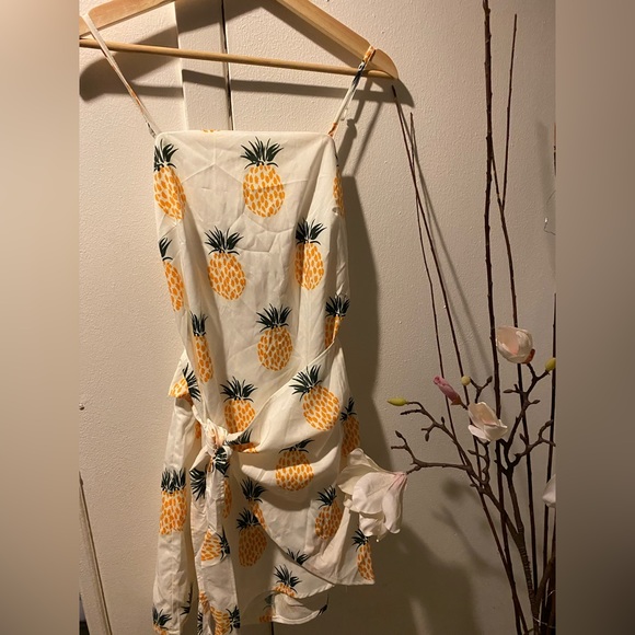 Dresses & Skirts - *NWOT* pineapple dress